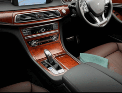 Interior Mobil Kayu: Elegan tapi Perlu Perawatan Ekstra