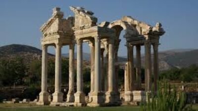 Petualangan Sejarah dan Alam di Yunani: Panduan 2025