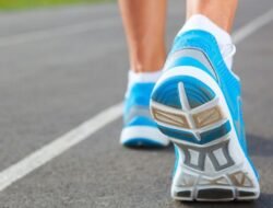 Evolusi Sepatu Lari Modern: Dari Desain Ergonomis hingga Teknologi Karbon Plate